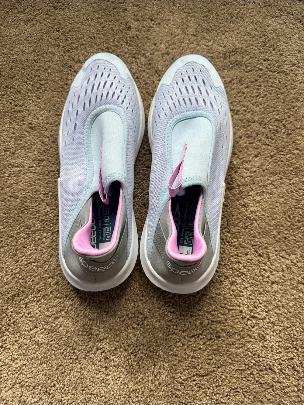 Speedo water shoes easy to slip on
